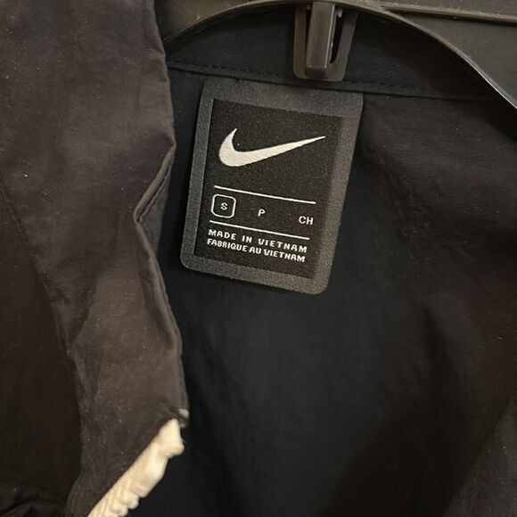 New Nike Jacket Small  - Picture 3 of 5